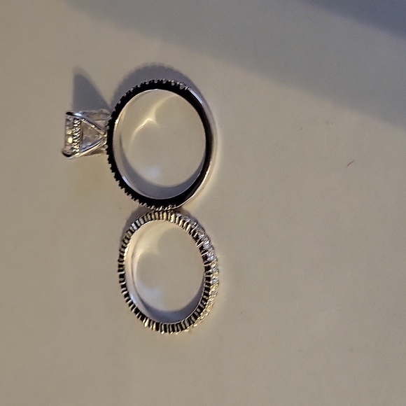 Bridal Engagement And Bridal Ring Set - Picture 5 of 9